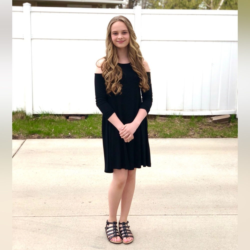 Black open shoulder dress with pockets (size XS adult)